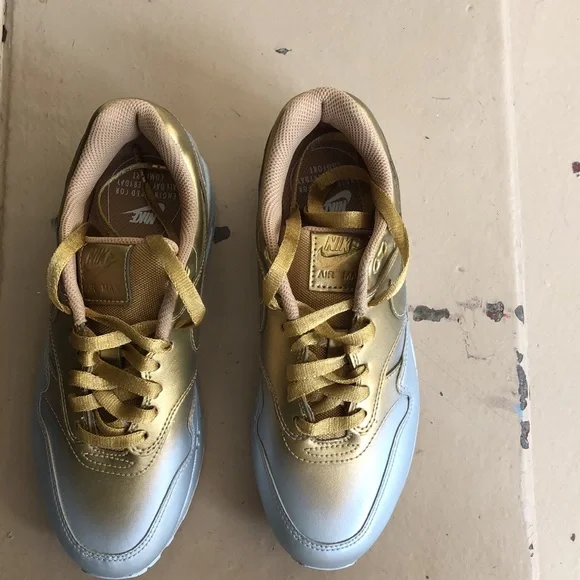 Nike Women’s Air Max 1 LX “Metallic Gold Platinum” - Picture 2 of 2